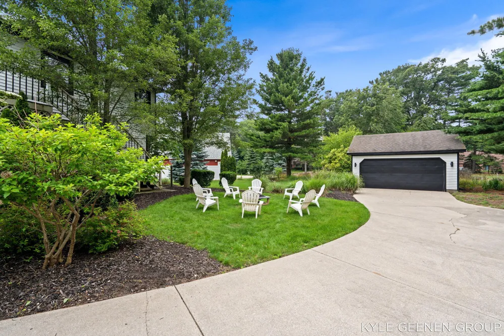 1729 Waukazoo Drive Park Township, MI 49424