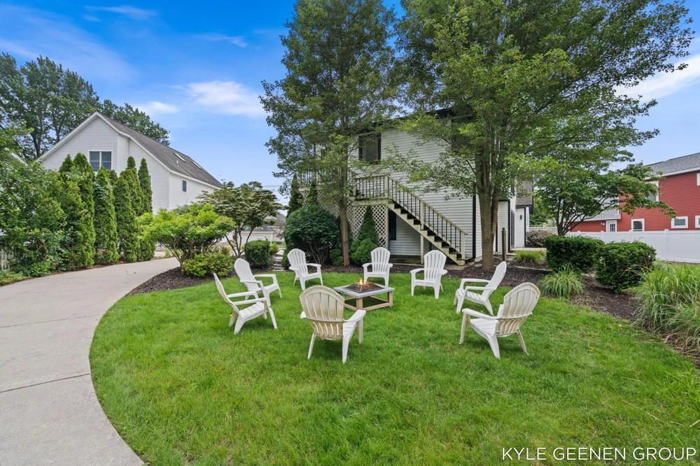 1729 Waukazoo Drive Park Township, MI 49424