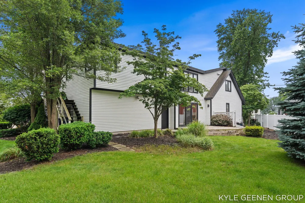 1729 Waukazoo Drive Park Township, MI 49424
