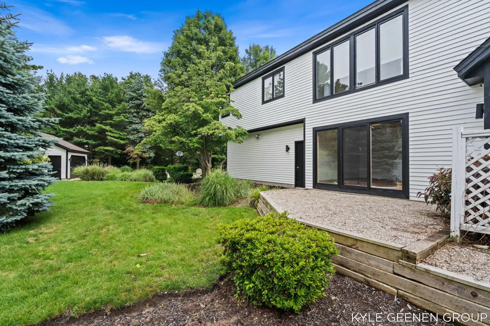1729 Waukazoo Drive Park Township, MI 49424