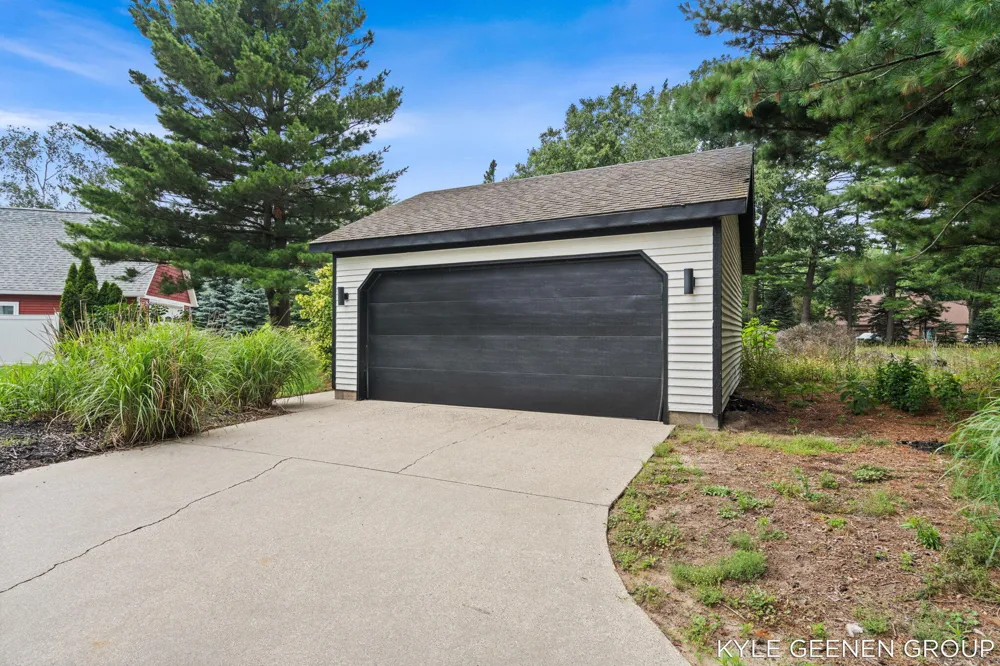 1729 Waukazoo Drive Park Township, MI 49424