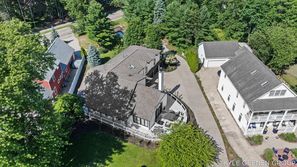 1729 Waukazoo Drive Park Township, MI 49424