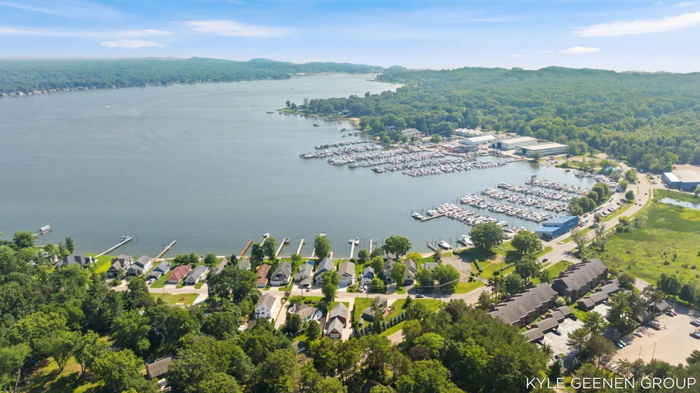 1729 Waukazoo Drive Park Township, MI 49424