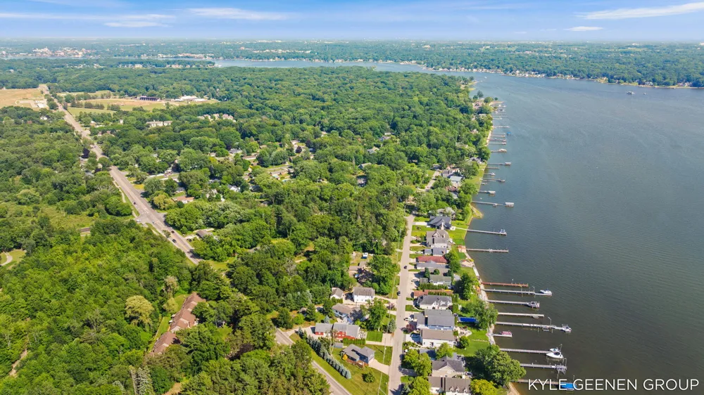 1729 Waukazoo Drive Park Township, MI 49424