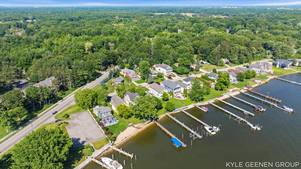 1729 Waukazoo Drive Park Township, MI 49424