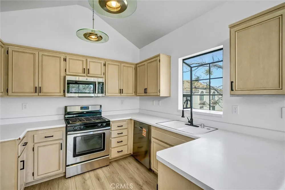 18108 Erik Court #588 Canyon Country, CA 91387
