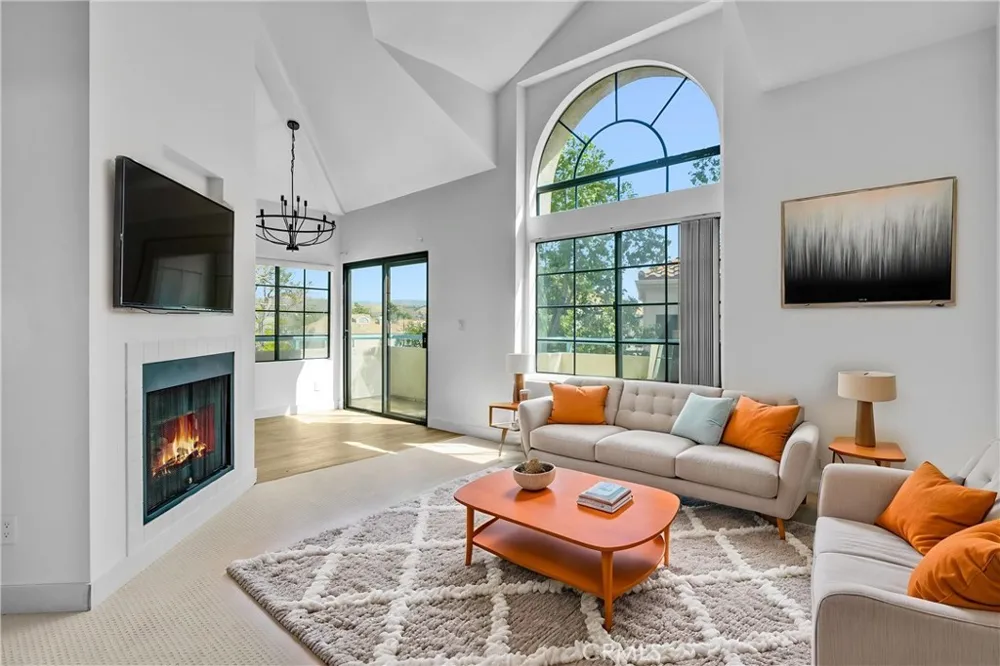 18108 Erik Court #588 Canyon Country, CA 91387