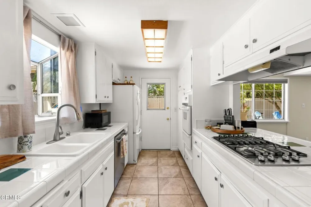 950 Seaside Court Ventura, CA 93001