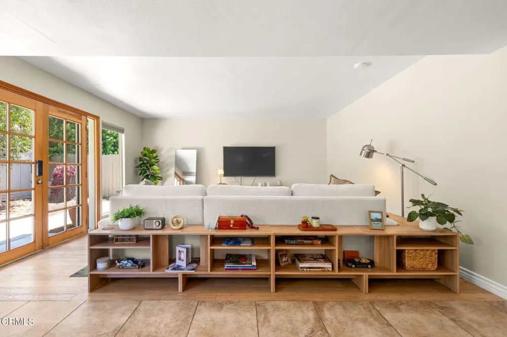 950 Seaside Court Ventura, CA 93001