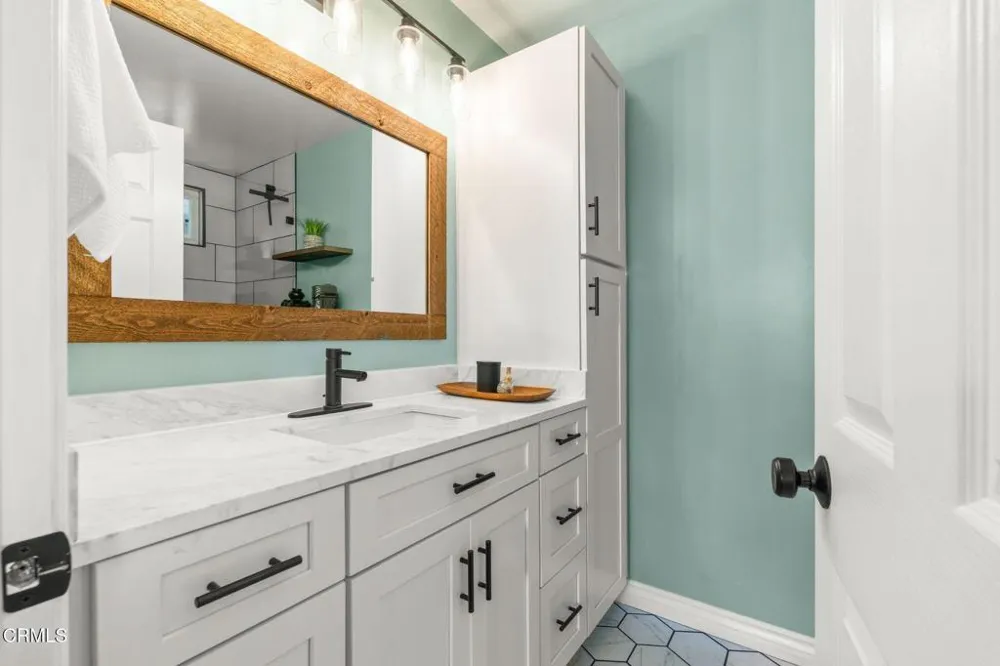 950 Seaside Court Ventura, CA 93001