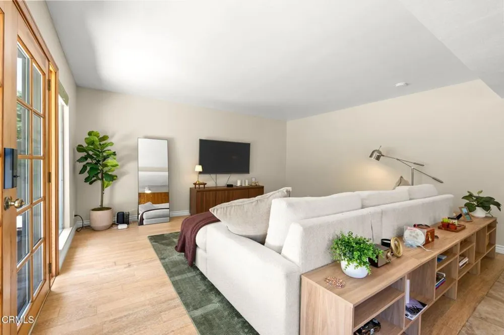 950 Seaside Court Ventura, CA 93001