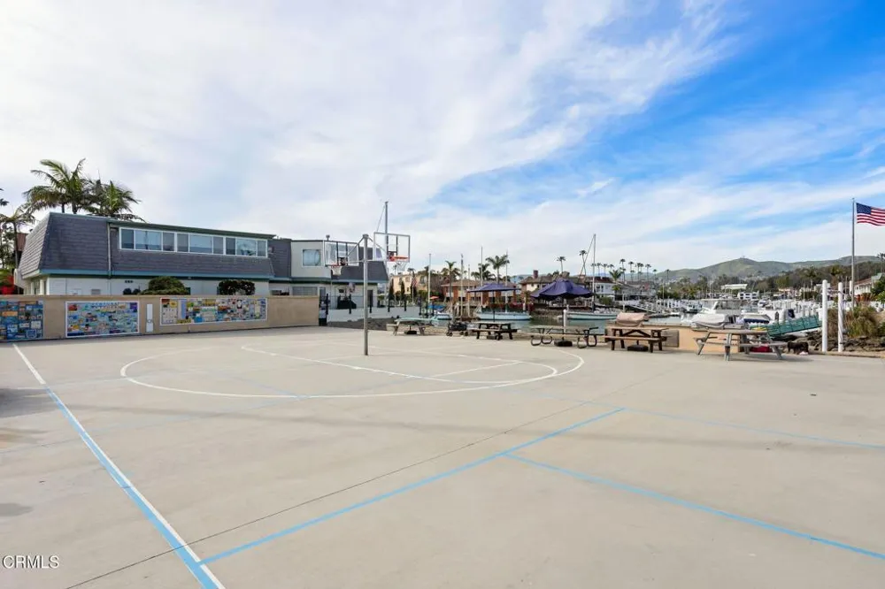 950 Seaside Court Ventura, CA 93001