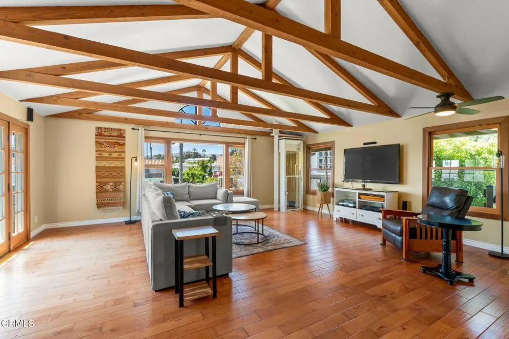 950 Seaside Court Ventura, CA 93001