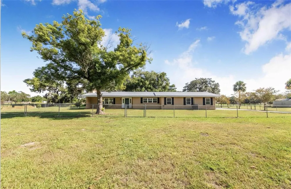 4854 E HINSON AVENUE Haines City, FL 33844