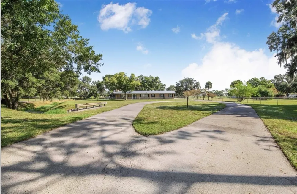 4854 E HINSON AVENUE Haines City, FL 33844