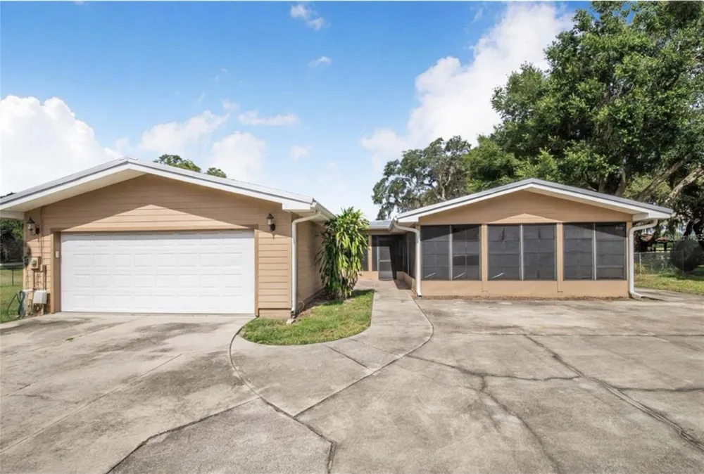 4854 E HINSON AVENUE Haines City, FL 33844