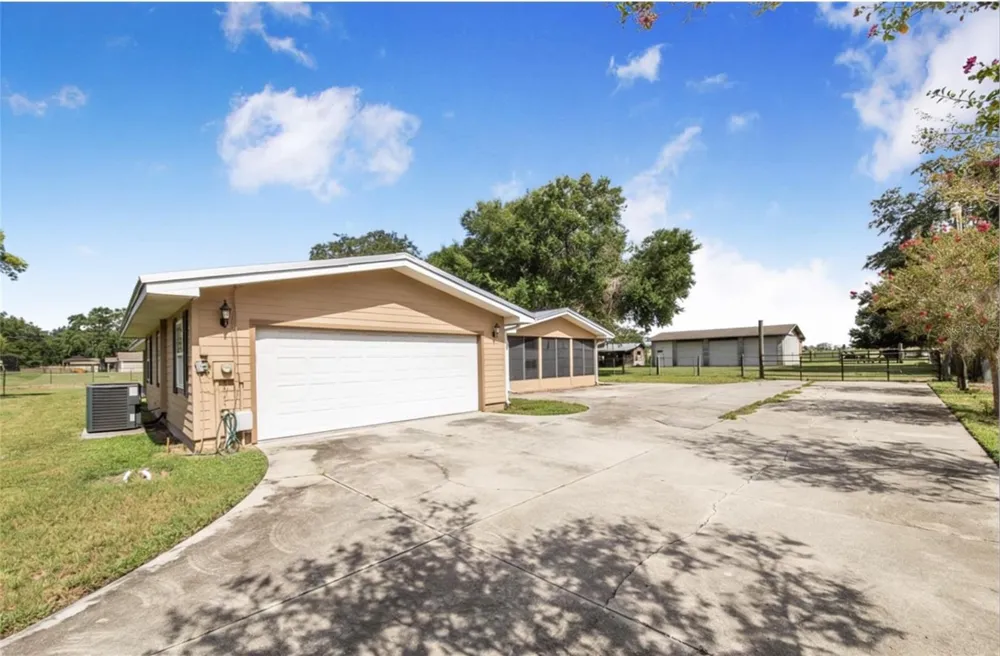 4854 E HINSON AVENUE Haines City, FL 33844