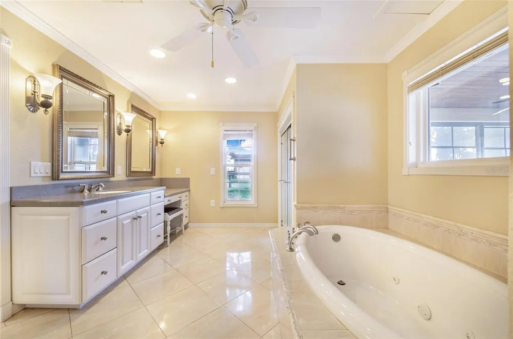 4854 E HINSON AVENUE Haines City, FL 33844