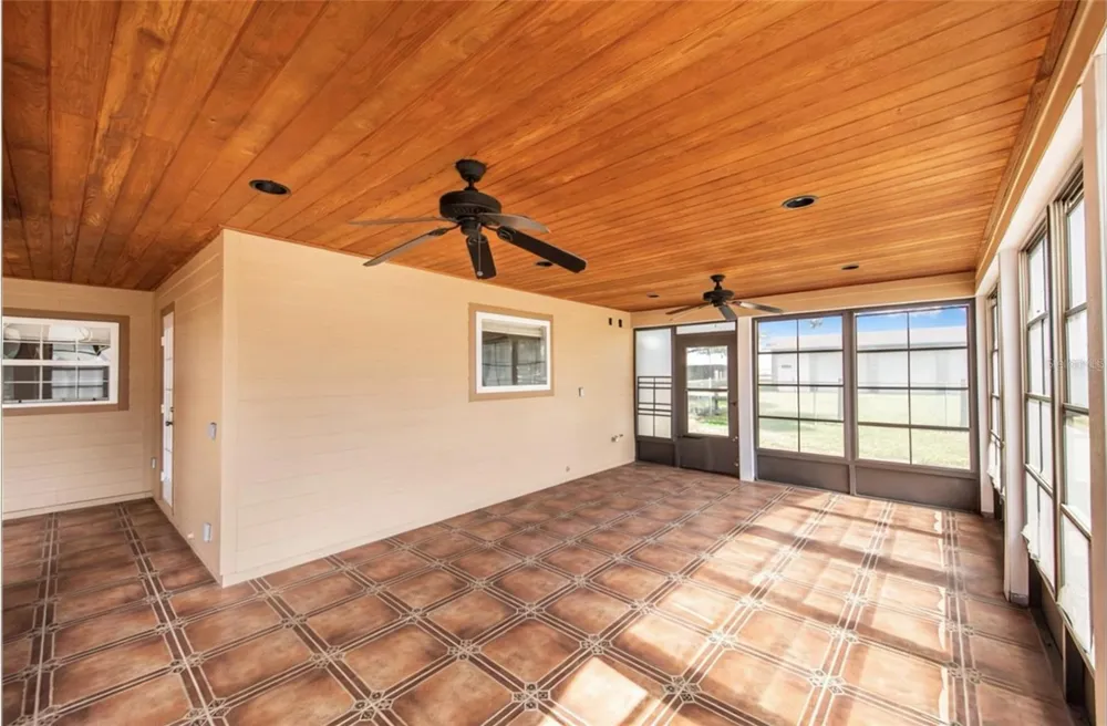 4854 E HINSON AVENUE Haines City, FL 33844