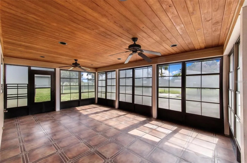 4854 E HINSON AVENUE Haines City, FL 33844