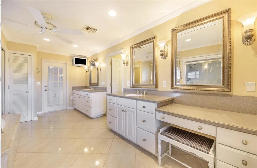 4854 E HINSON AVENUE Haines City, FL 33844