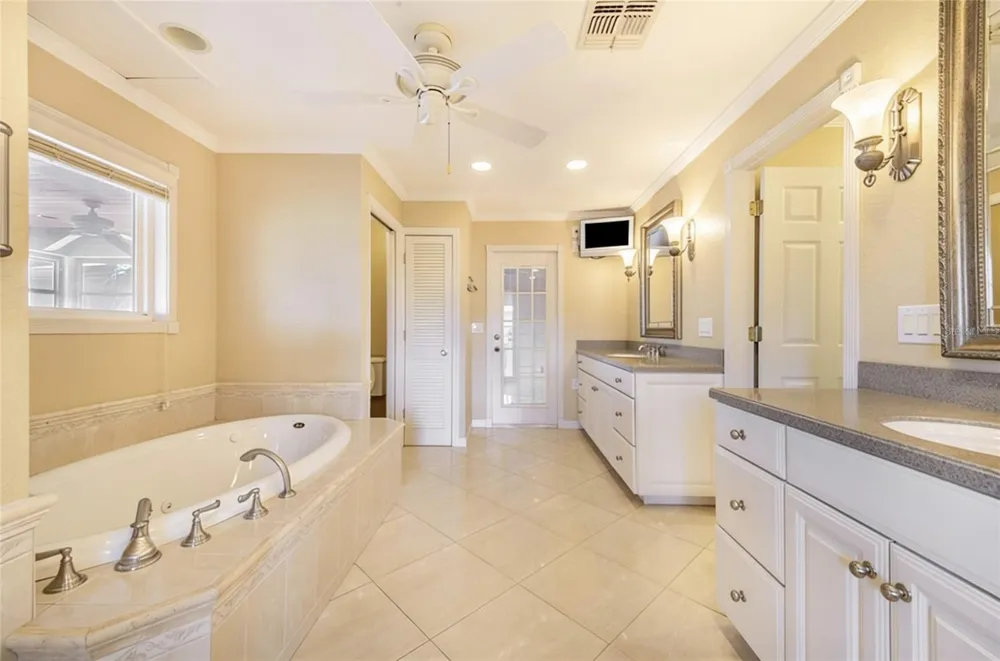 4854 E HINSON AVENUE Haines City, FL 33844