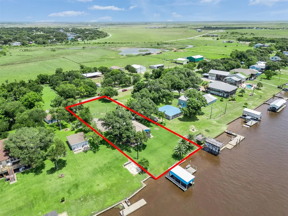 2172 County Road 297 Sargent, TX 77414