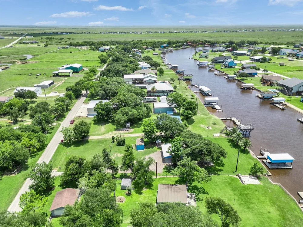 2172 County Road 297 Sargent, TX 77414