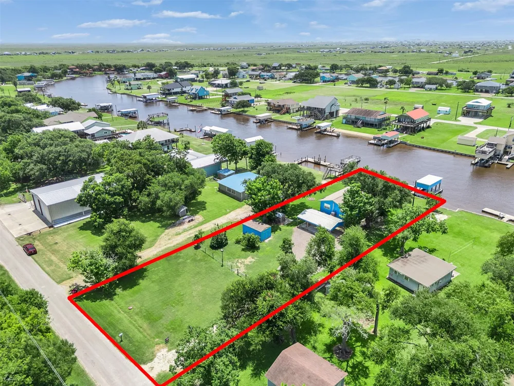 2172 County Road 297 Sargent, TX 77414