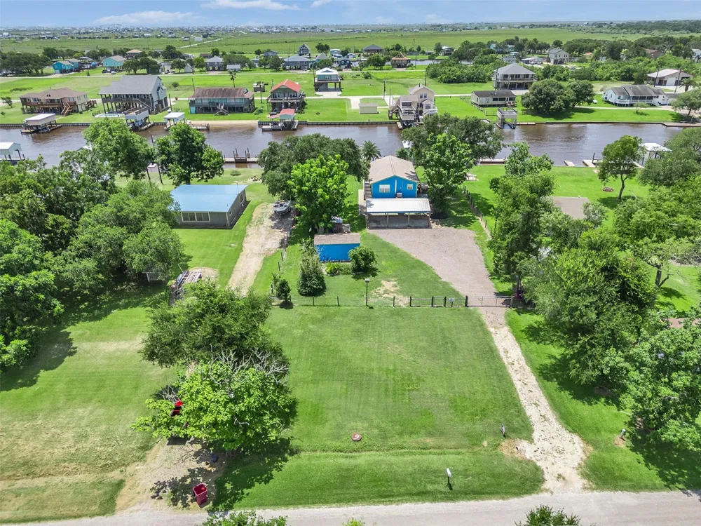 2172 County Road 297 Sargent, TX 77414