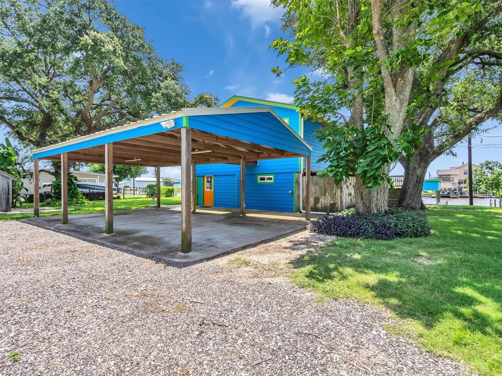 2172 County Road 297 Sargent, TX 77414