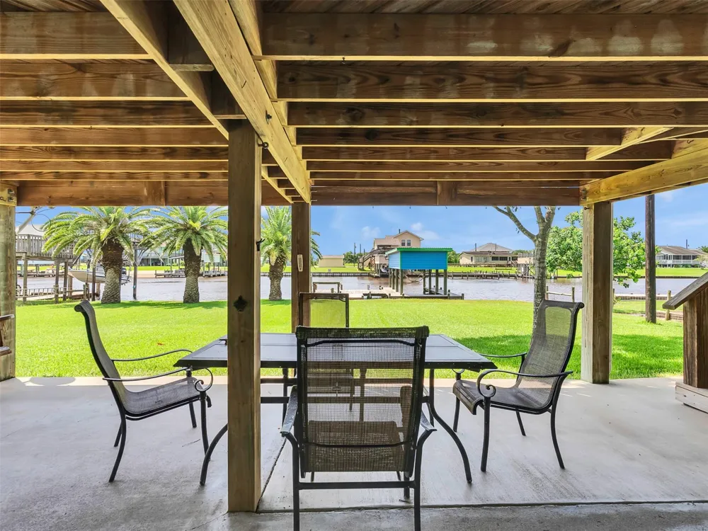 2172 County Road 297 Sargent, TX 77414