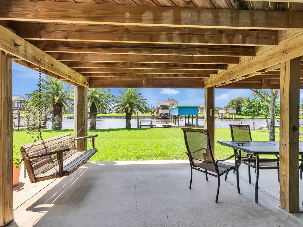 2172 County Road 297 Sargent, TX 77414