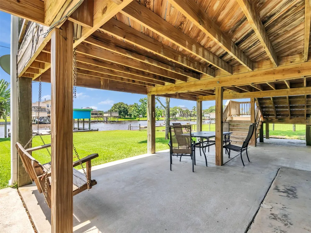 2172 County Road 297 Sargent, TX 77414