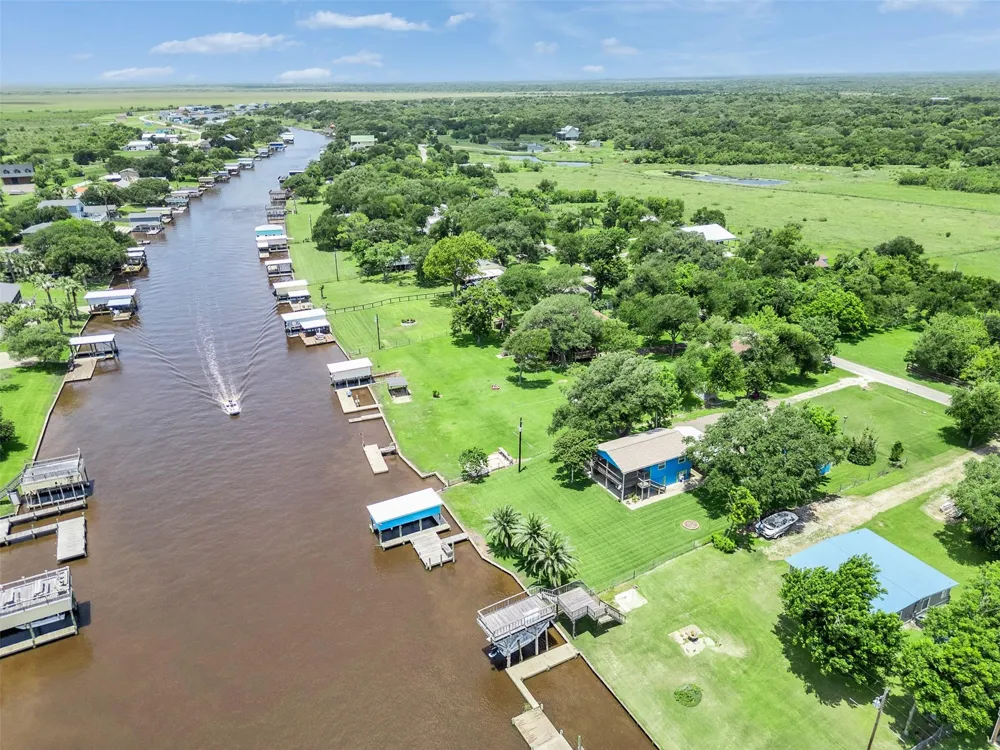 2172 County Road 297 Sargent, TX 77414