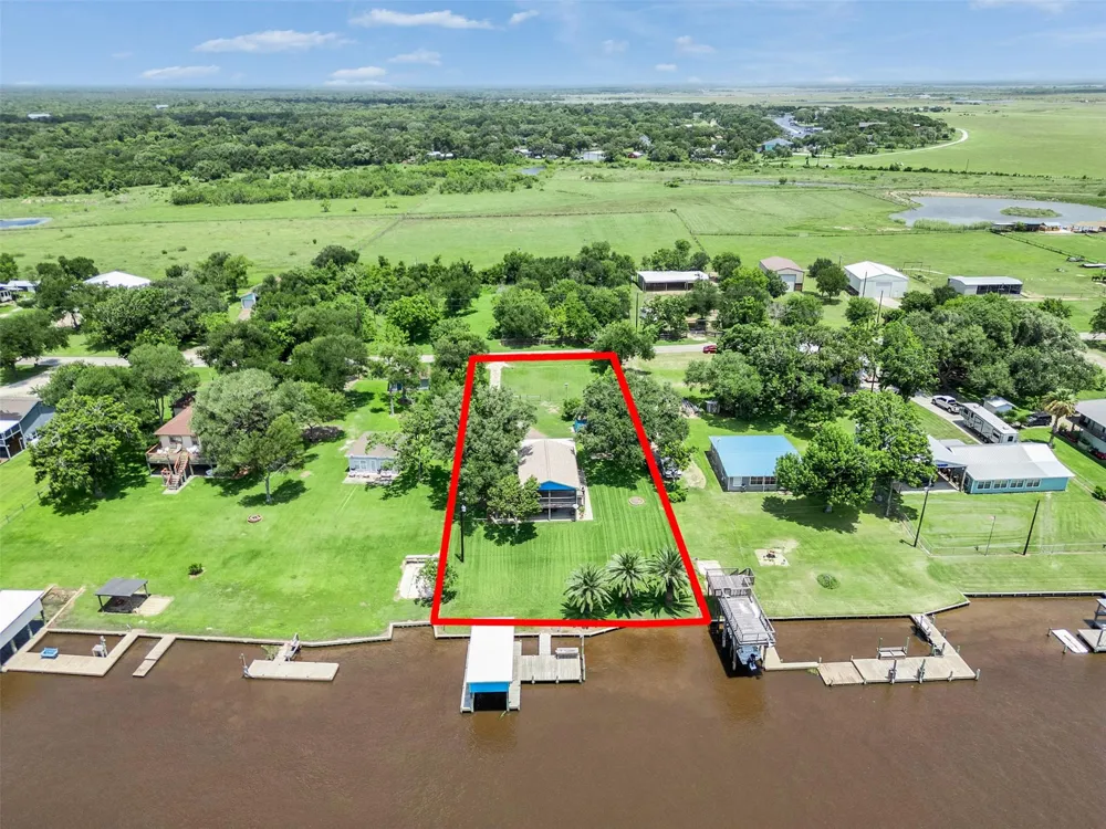 2172 County Road 297 Sargent, TX 77414