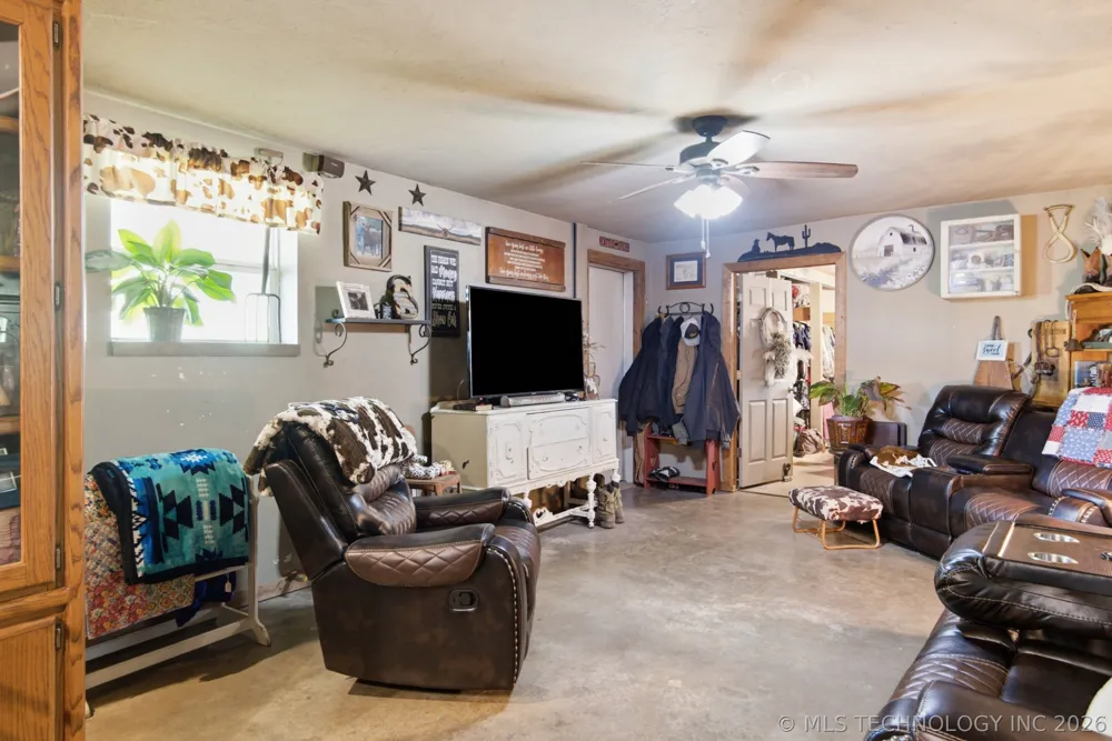 13281 NS 426 RD Chouteau, OK 74337