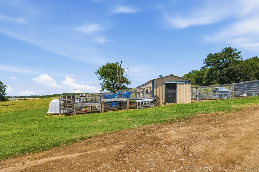 13281 NS 426 RD Chouteau, OK 74337