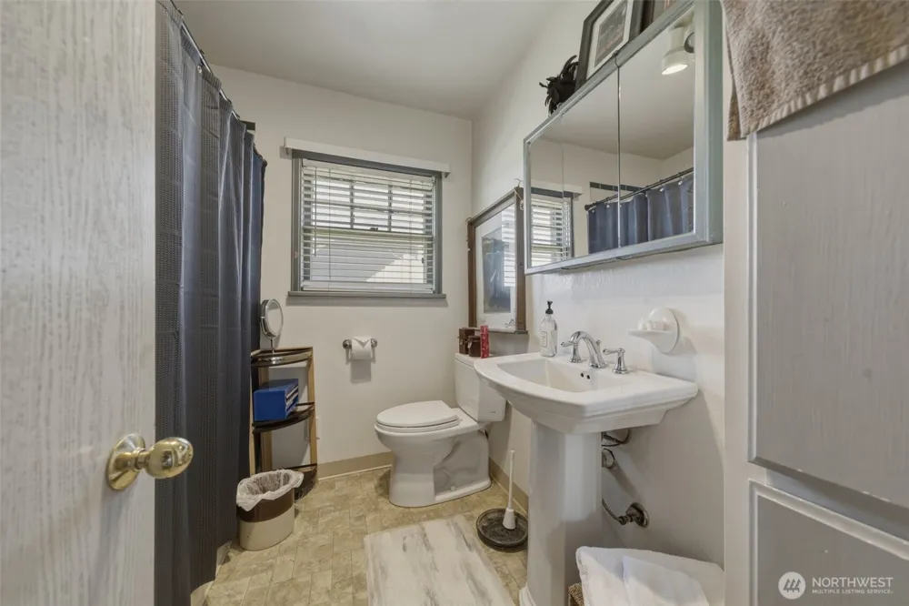 1300 NE 209th Street Ridgefield, WA 98642
