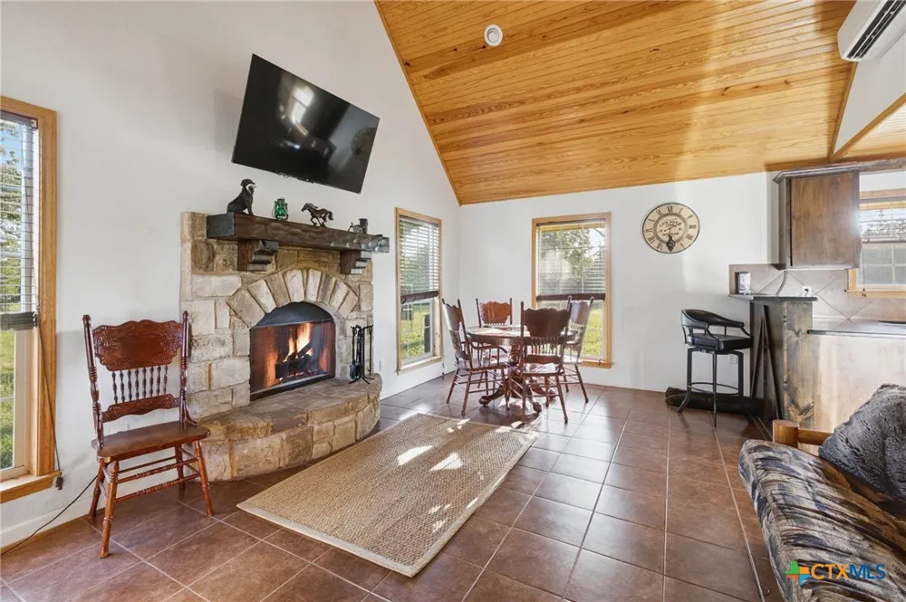 10488 Hwy 304 Harwood, TX 78629