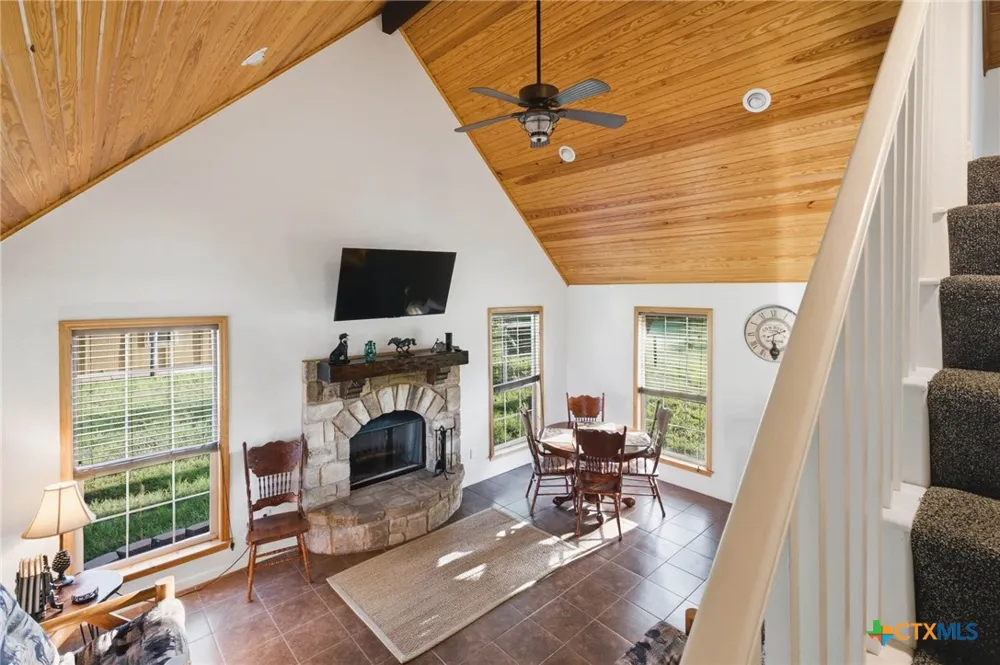 10488 Hwy 304 Harwood, TX 78629