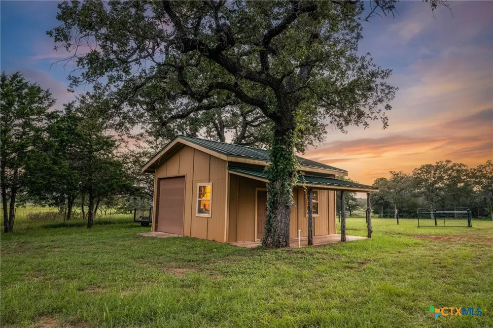10488 Hwy 304 Harwood, TX 78629