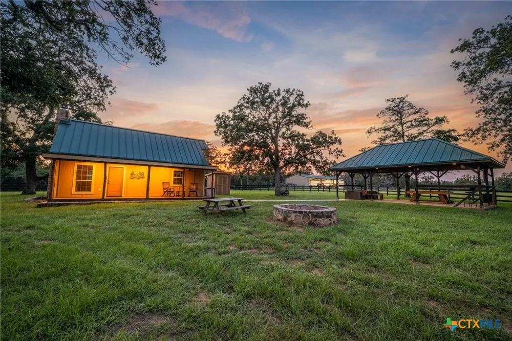 10488 Hwy 304 Harwood, TX 78629