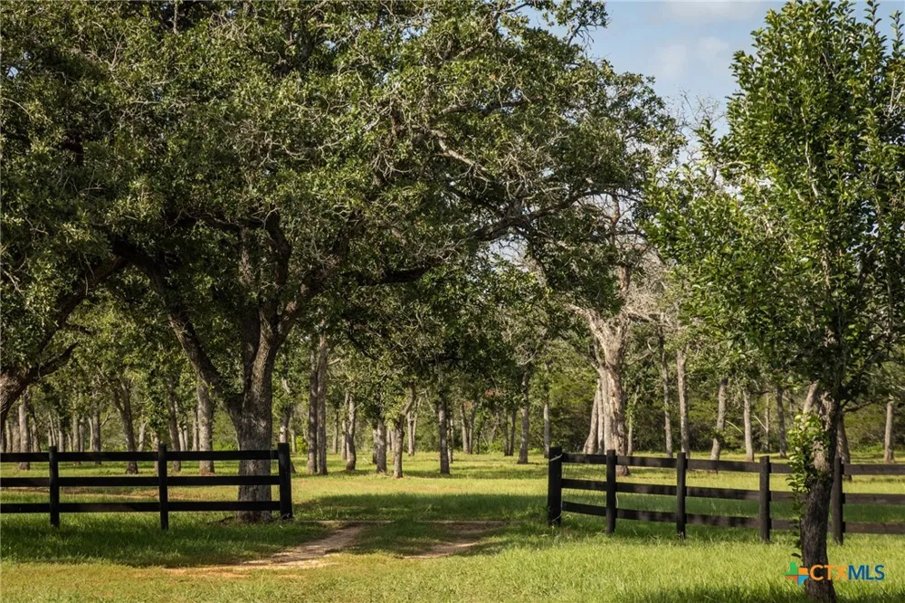 10488 Hwy 304 Harwood, TX 78629