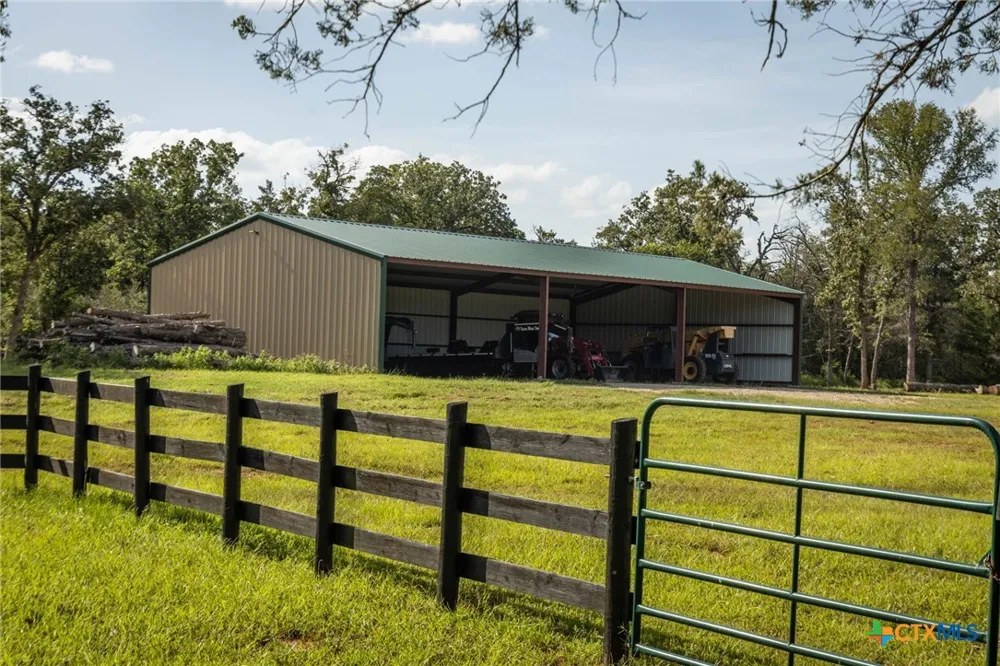10488 Hwy 304 Harwood, TX 78629