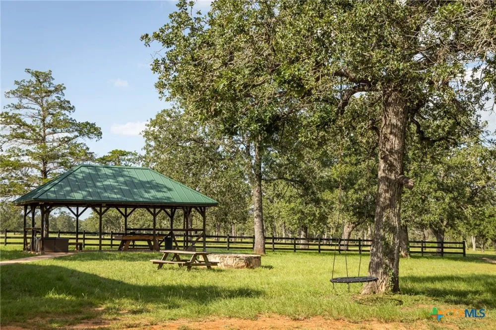 10488 Hwy 304 Harwood, TX 78629