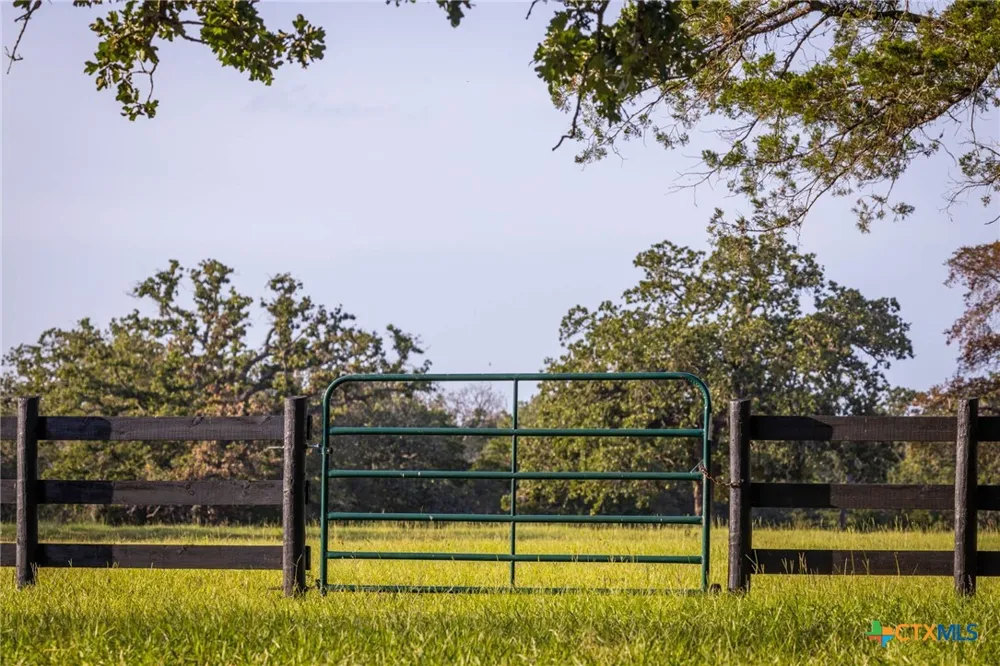 10488 Hwy 304 Harwood, TX 78629