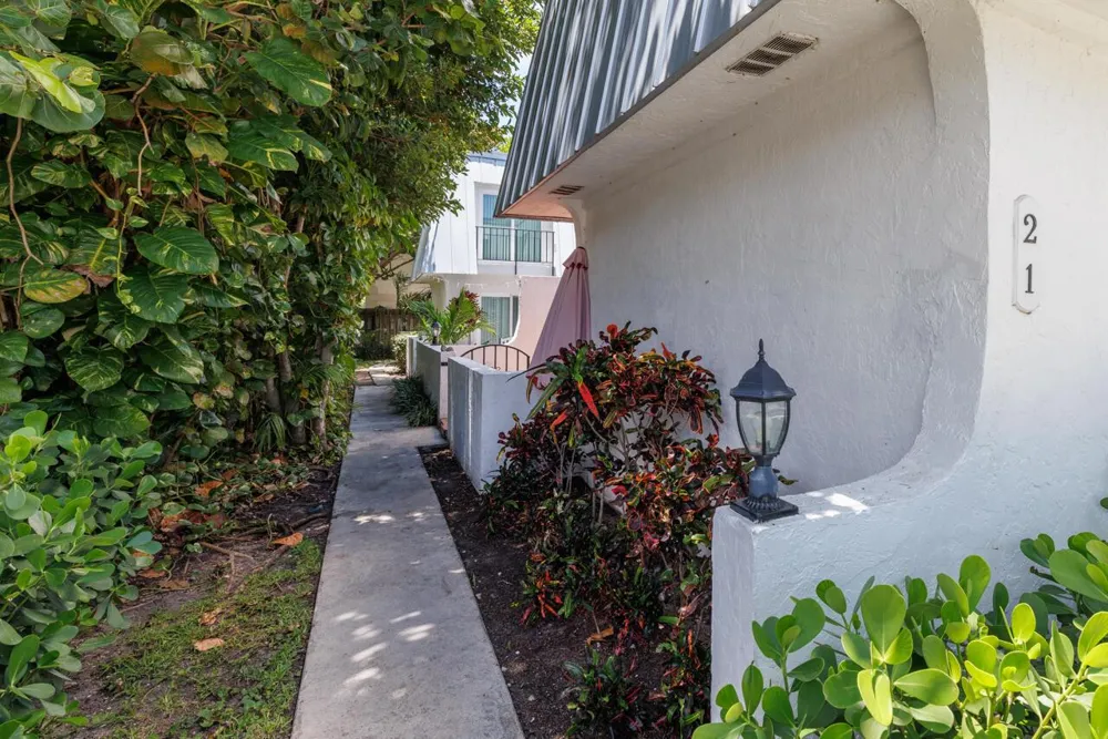 106 Linda Lane #1 Palm Beach Shores, FL 33404