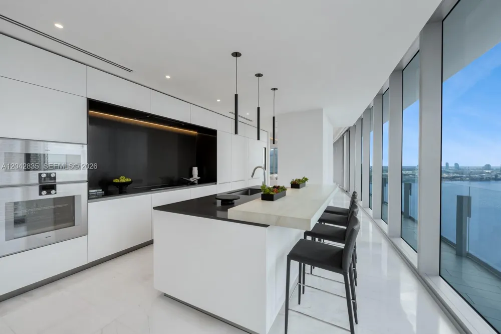 300 Biscayne Boulevard Way #2701 Miami, FL 33131