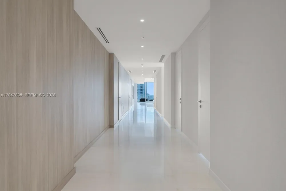 300 Biscayne Boulevard Way #2701 Miami, FL 33131